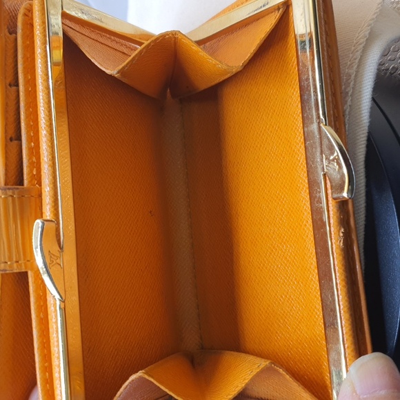 LOUIS VUITTON EPI YELLOW KISSLOUCK 💛 ✨️ - Picture 7 of 8